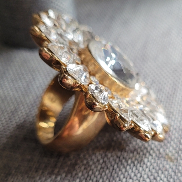 Banana Republic Gold and Crystal Size 6 Statement Ring - Picture 3 of 4